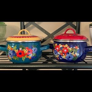 New unused Pioneer Woman Mini Dutch Ovens.